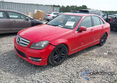 2013 Mercedes-Benz C 250 Luxury/Sport z USA, uszkodzony, nr VIN WDDGF4HB7DR289928